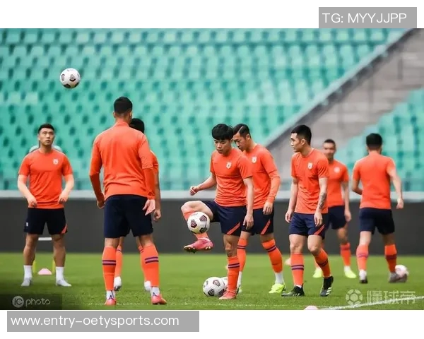 国家足球队主教练的职责与挑战如何影响球队整体表现与发展方向